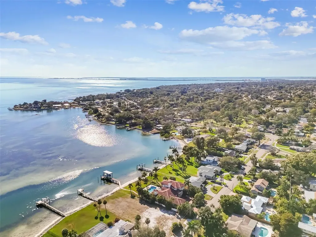 6330 Bahama Shores Drive S St Petersburg FL 33705