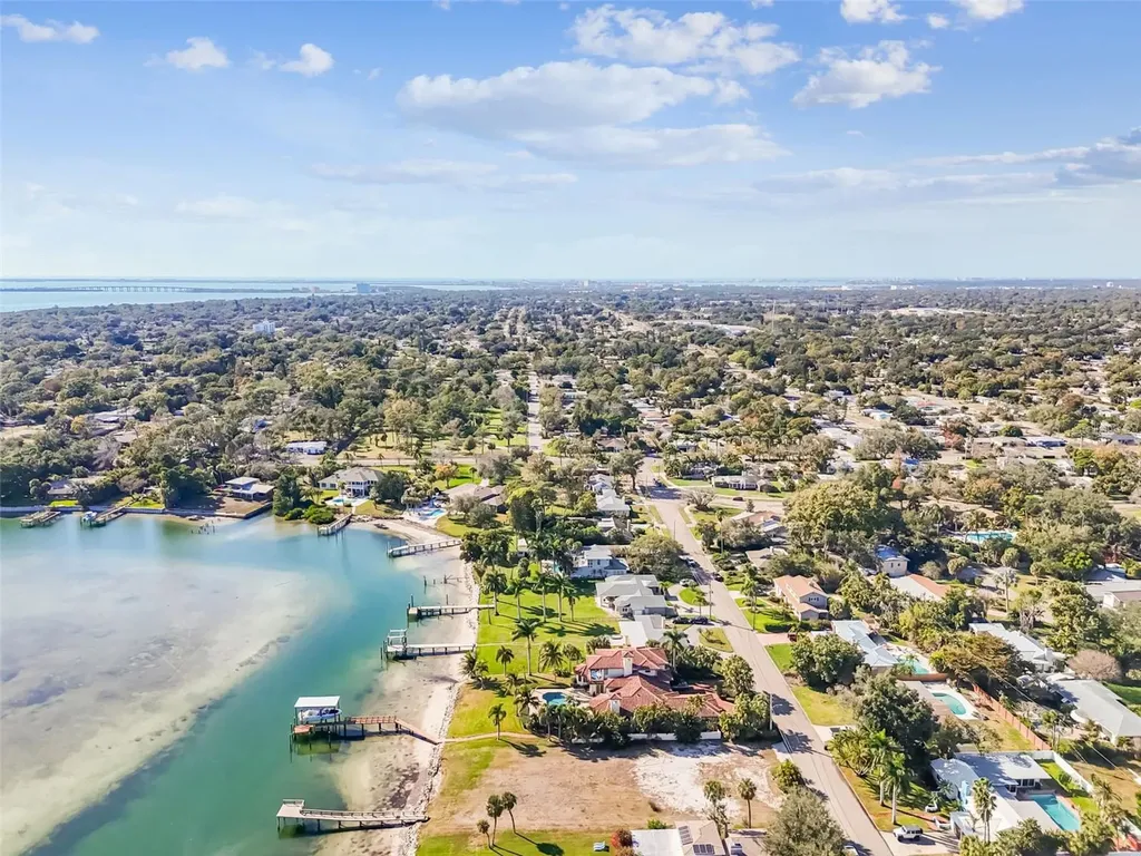 6330 Bahama Shores Drive S St Petersburg FL 33705