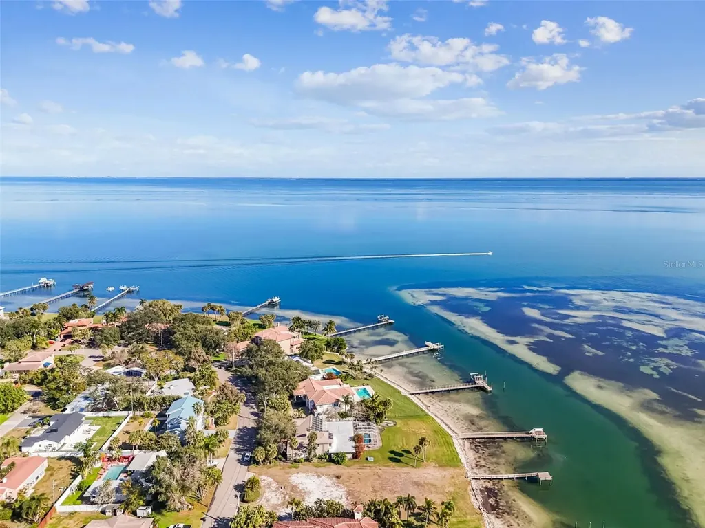6330 Bahama Shores Drive S St Petersburg FL 33705