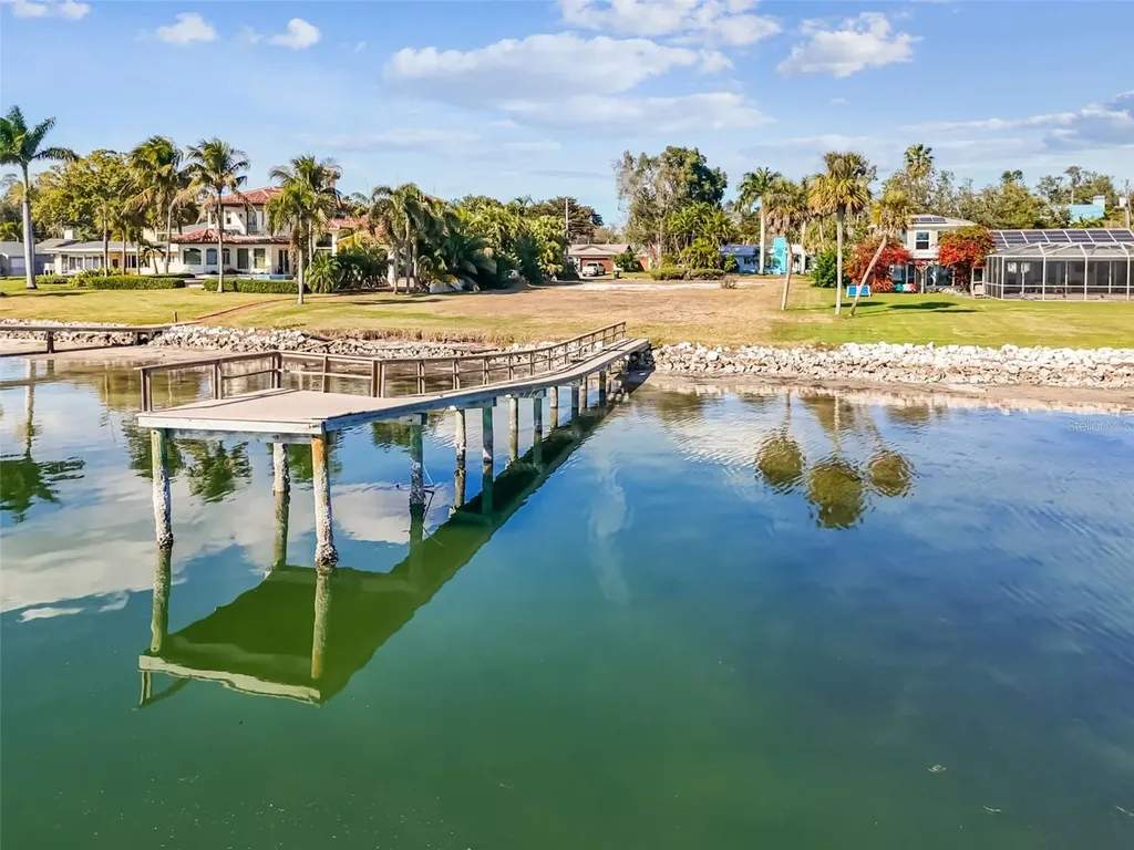 6330 Bahama Shores Drive S St Petersburg FL 33705