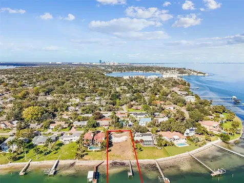 6330 Bahama Shores Drive S St Petersburg FL 33705