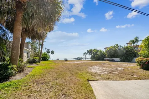 6330 Bahama Shores Drive S St Petersburg FL 33705