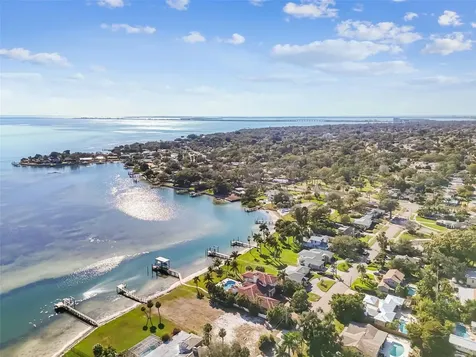 6330 Bahama Shores Drive S St Petersburg FL 33705