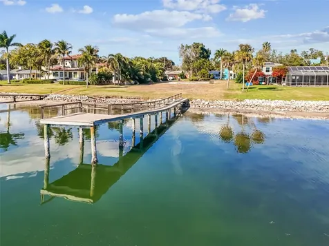 6330 Bahama Shores Drive S St Petersburg FL 33705