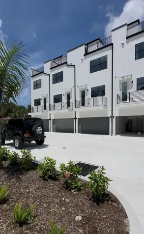 375 13th St N St Petersburg FL 33705