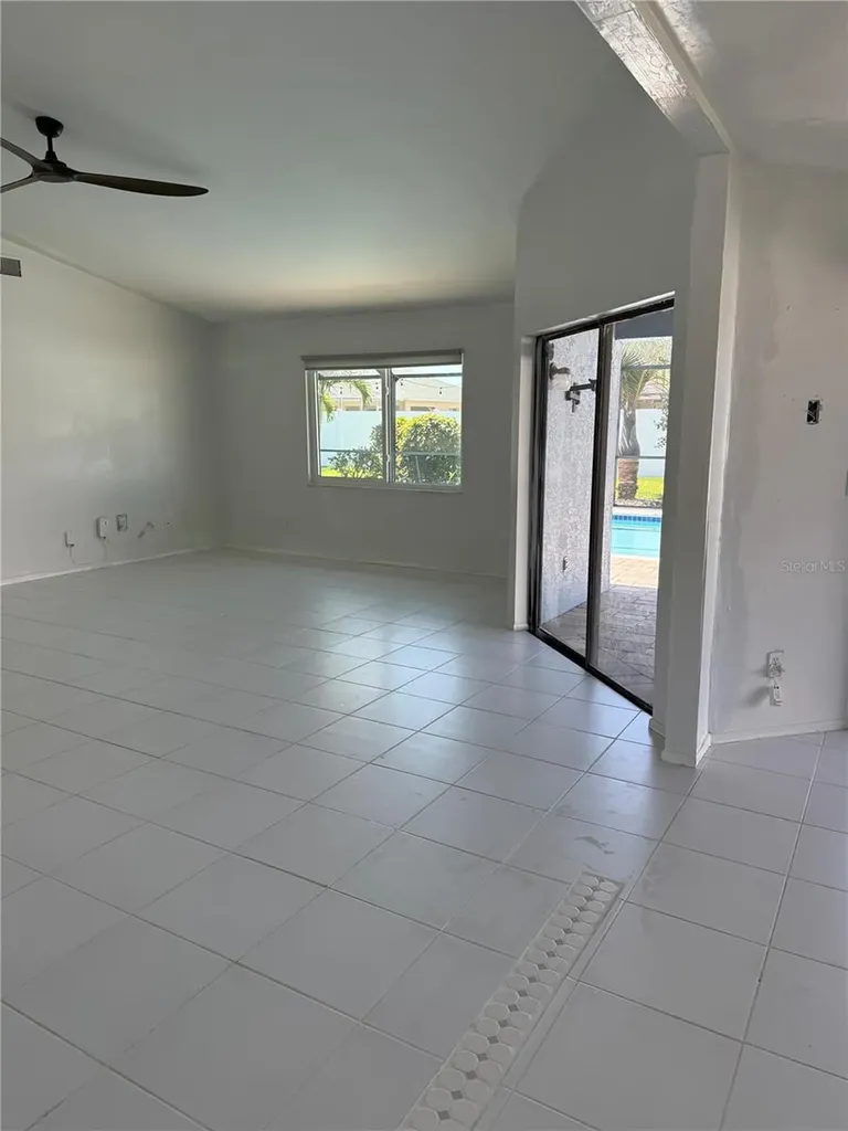 32 NE 13th Place Cape Coral FL 33909
