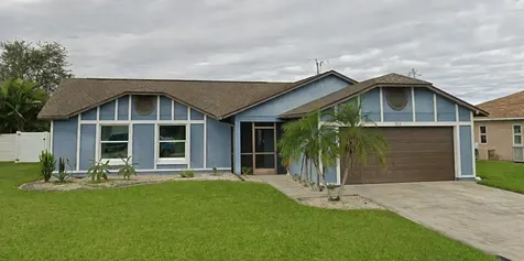 32 NE 13th Place Cape Coral FL 33909