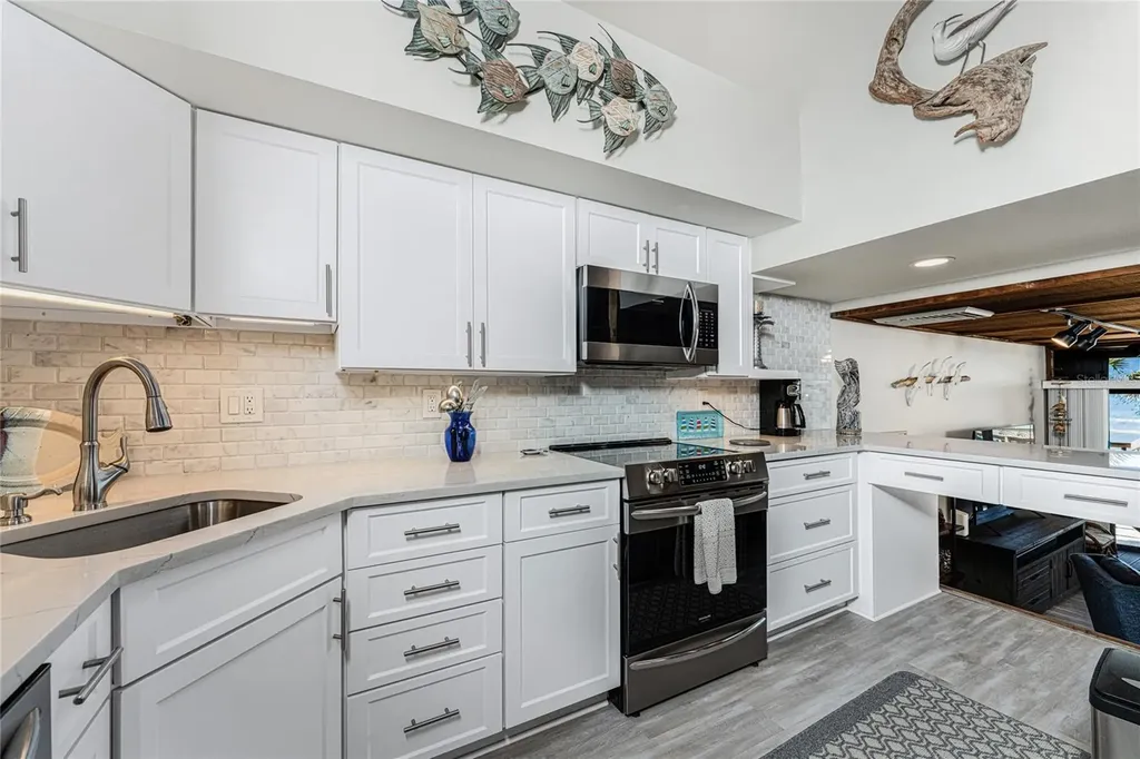 5030 N Beach Road Englewood FL 34223