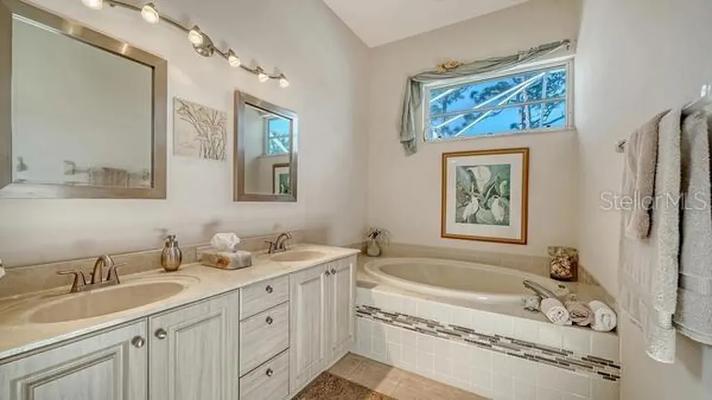 9559 Forest Hills Circle Sarasota FL 34238