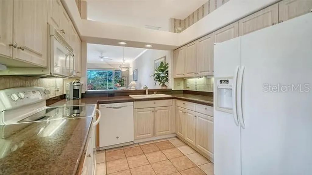 9559 Forest Hills Circle Sarasota FL 34238