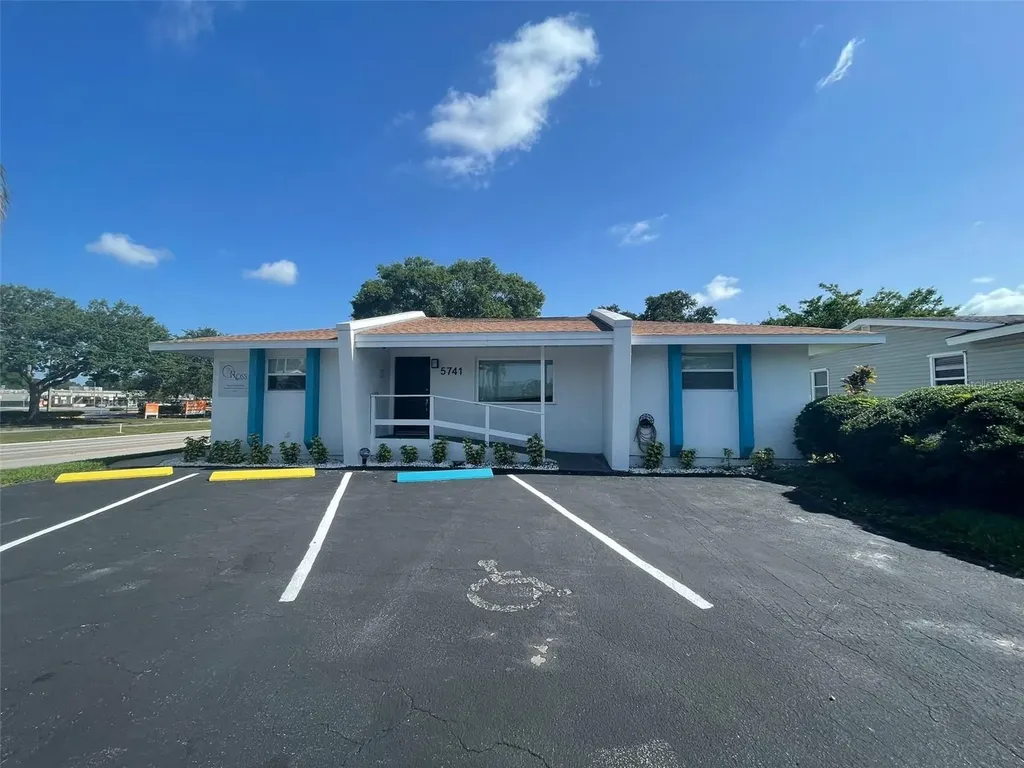 5741 9th Avenue N St Petersburg FL 33710