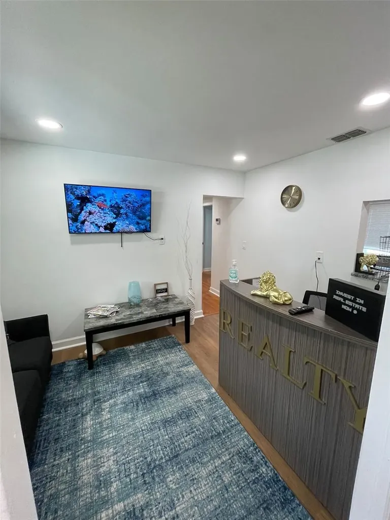 5741 9th Avenue N St Petersburg FL 33710