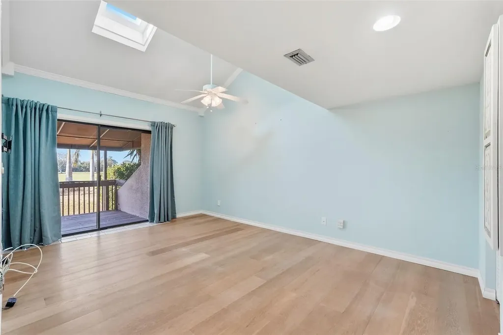 1310 Pelican Creek Crossing St Petersburg FL 33707
