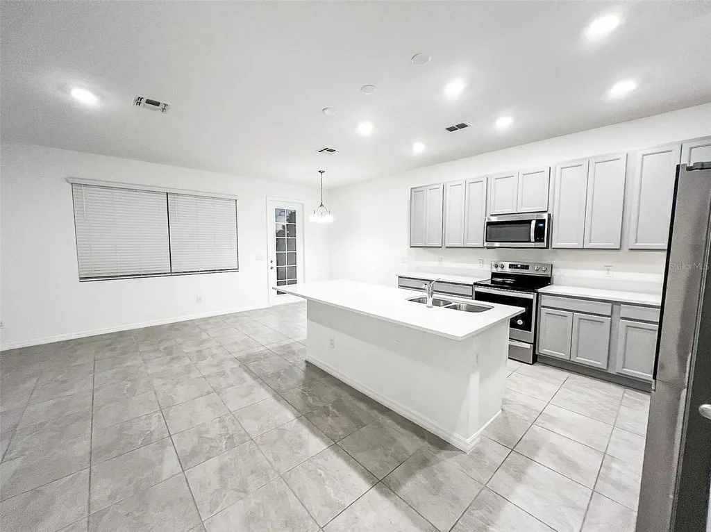 1542 Discovery Street Davenport FL 33896