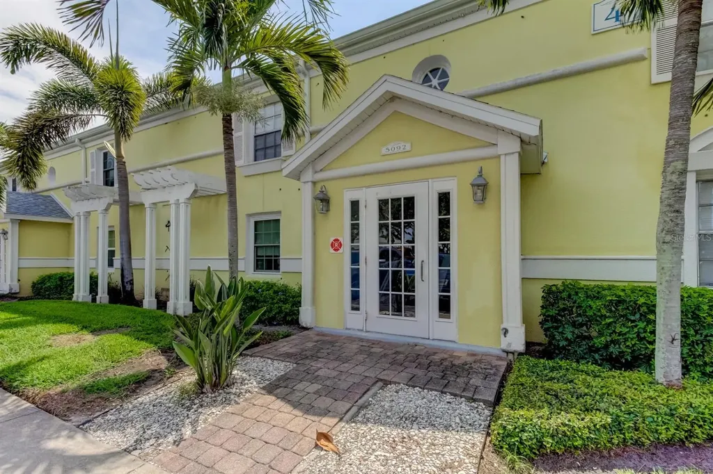 5092 Beach Drive SE St Petersburg FL 33705