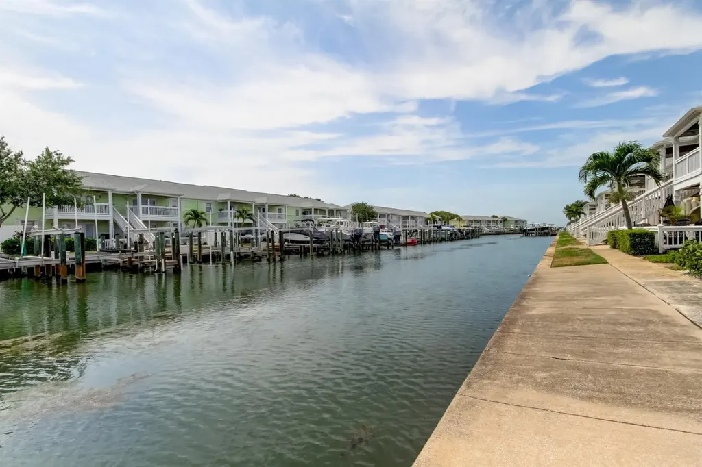 5092 Beach Drive SE St Petersburg FL 33705