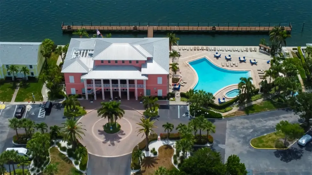 5092 Beach Drive SE St Petersburg FL 33705