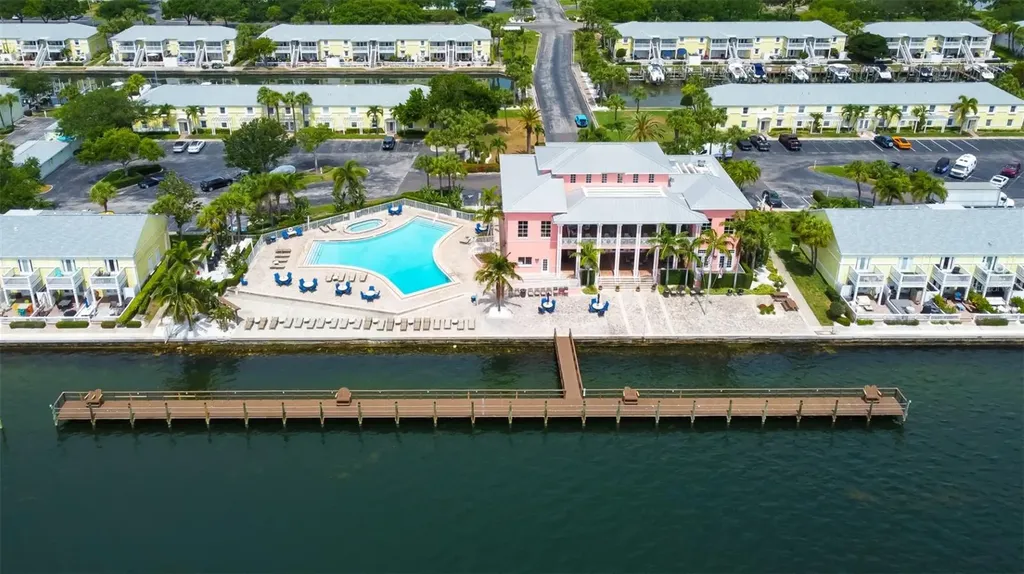 5092 Beach Drive SE St Petersburg FL 33705