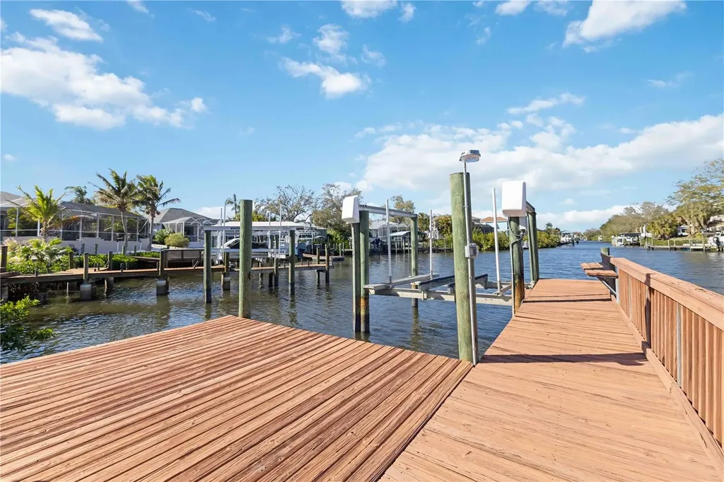 136 41st Circle E Bradenton FL 34208