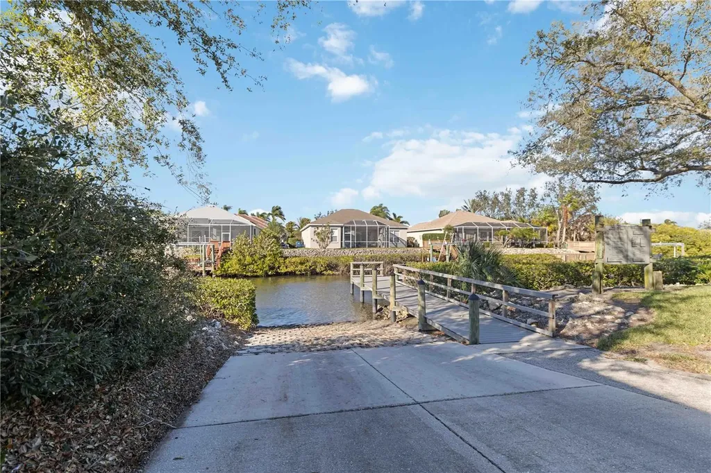 136 41st Circle E Bradenton FL 34208
