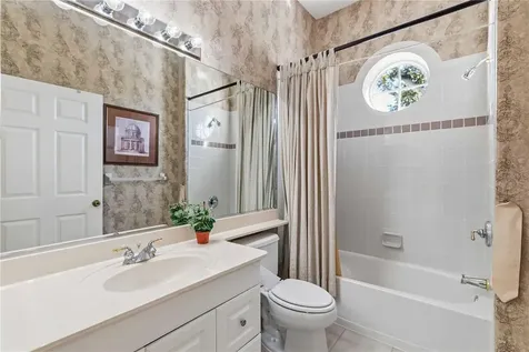 136 41st Circle E Bradenton FL 34208