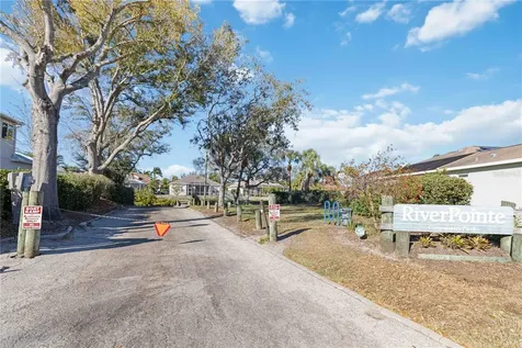 136 41st Circle E Bradenton FL 34208