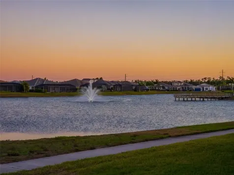 8252 Redonda Loop Bradenton FL 34202