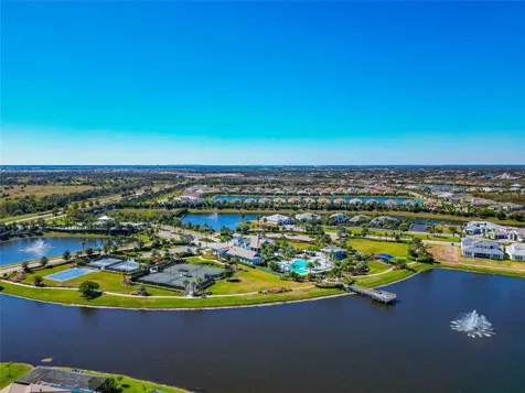 8252 Redonda Loop Bradenton FL 34202