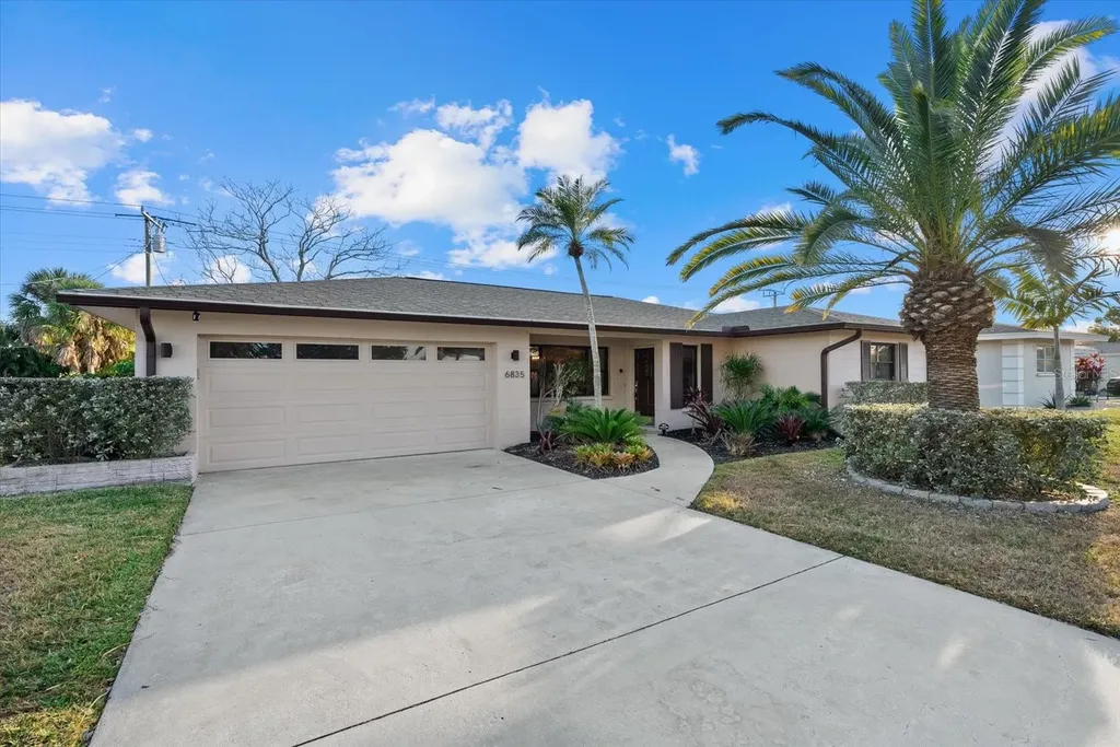 6835 Roxbury Drive Sarasota FL 34231