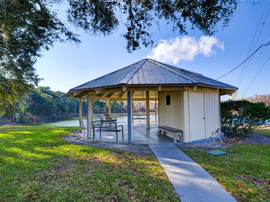2218 Orangewood Circle Zellwood FL 32798