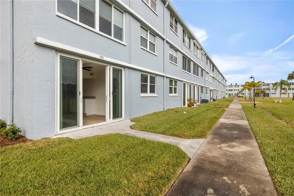 4715 Bay Street NE St Petersburg FL 33703