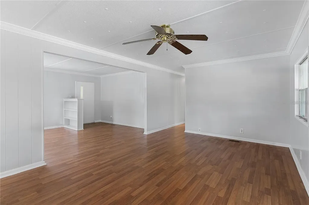 302 Ivanhoe Circle Lady Lake FL 32159