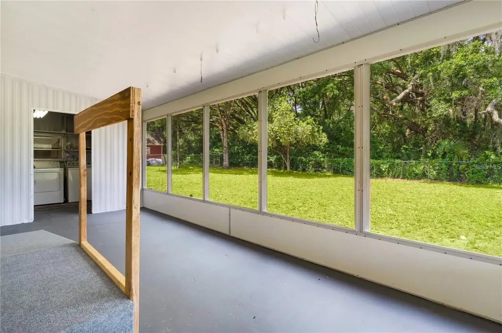 302 Ivanhoe Circle Lady Lake FL 32159