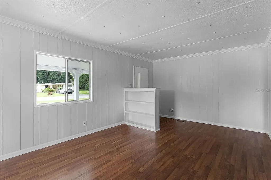 302 Ivanhoe Circle Lady Lake FL 32159