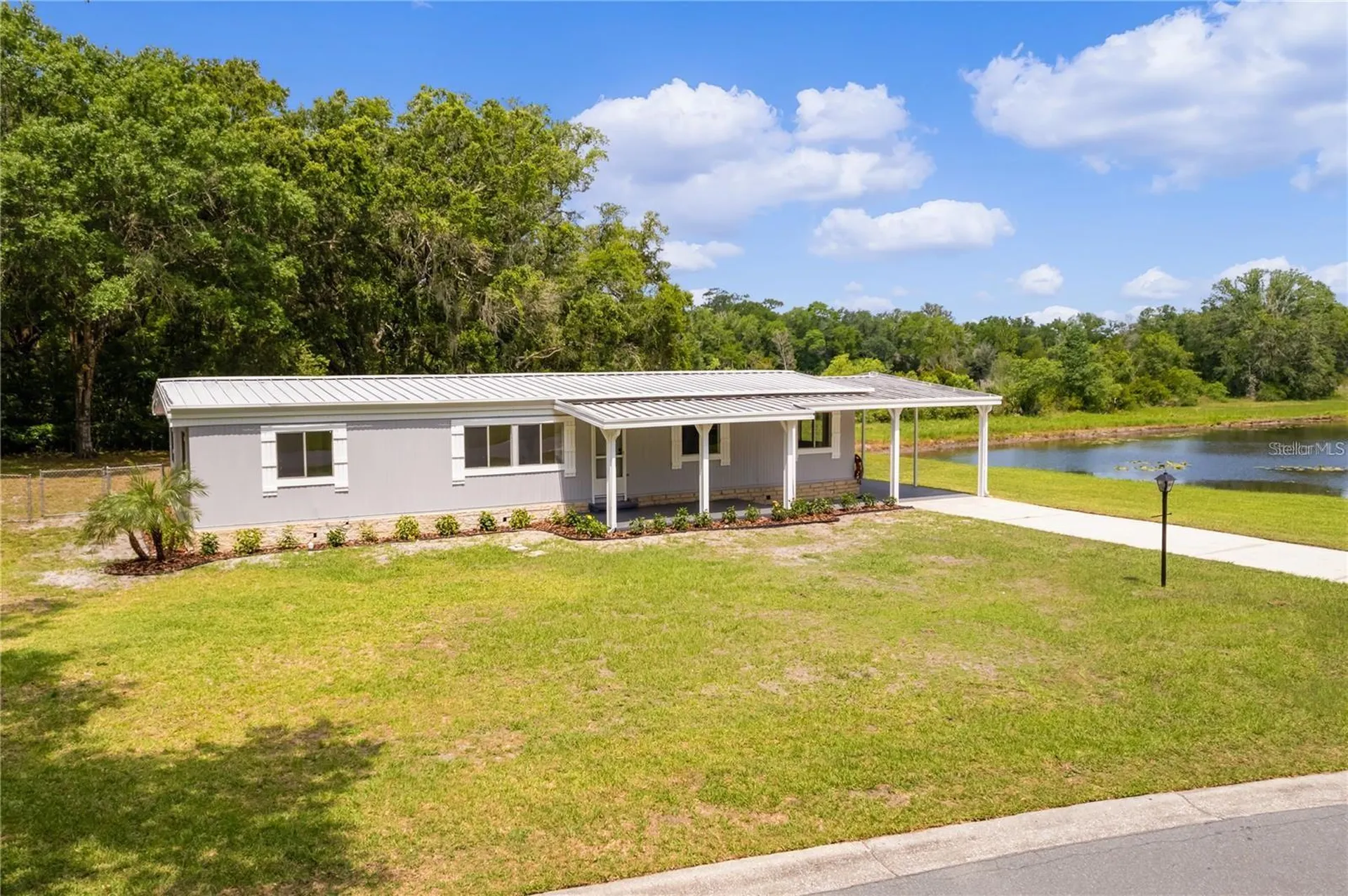 302 Ivanhoe Circle Lady Lake FL 32159