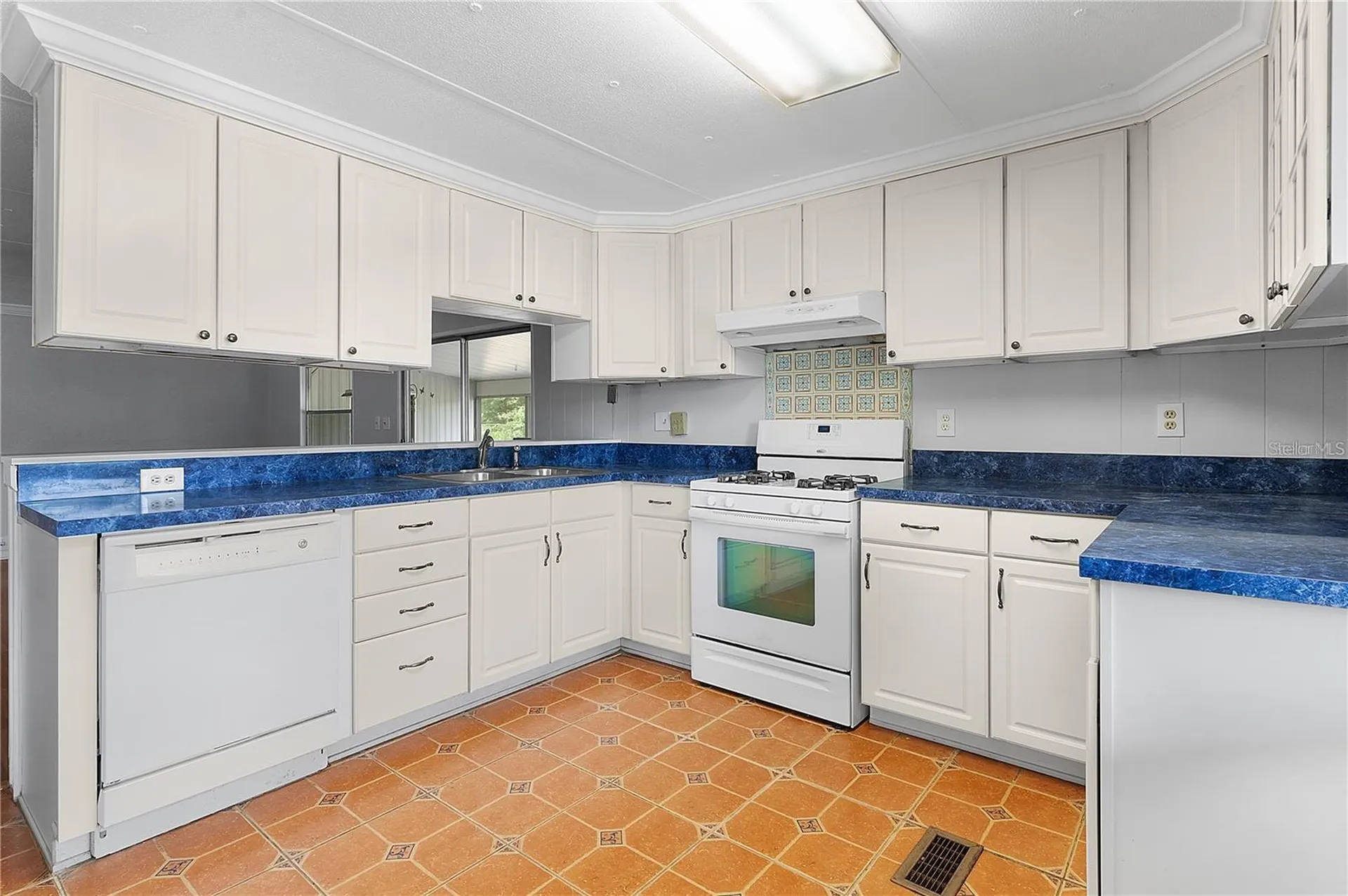 302 Ivanhoe Circle Lady Lake FL 32159