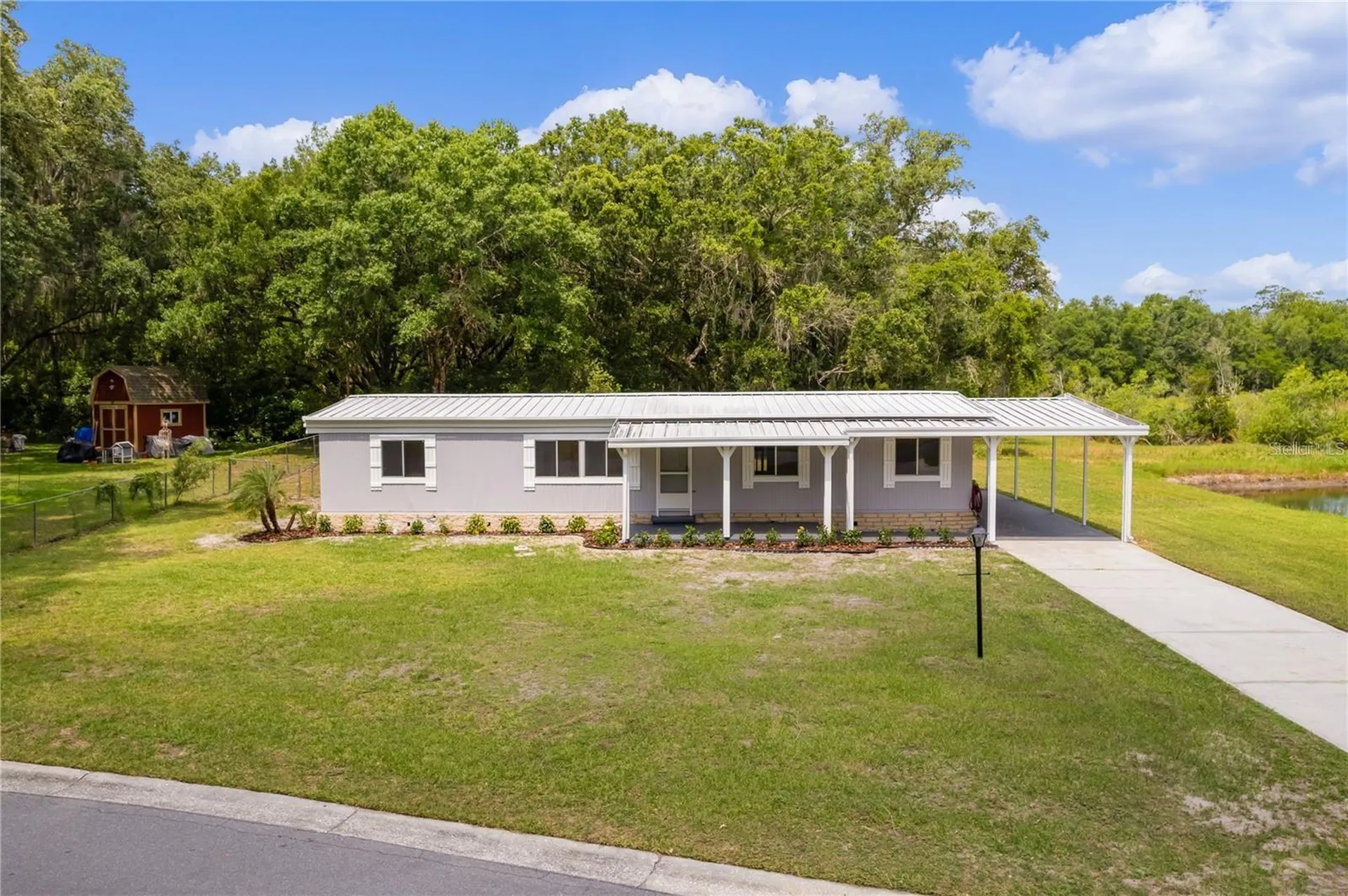 302 Ivanhoe Circle Lady Lake FL 32159
