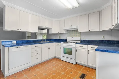 302 Ivanhoe Circle Lady Lake FL 32159