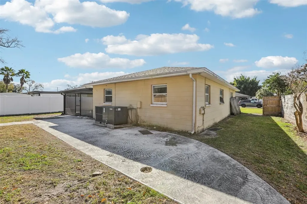 1809 W Crawford Street Tampa FL 33604