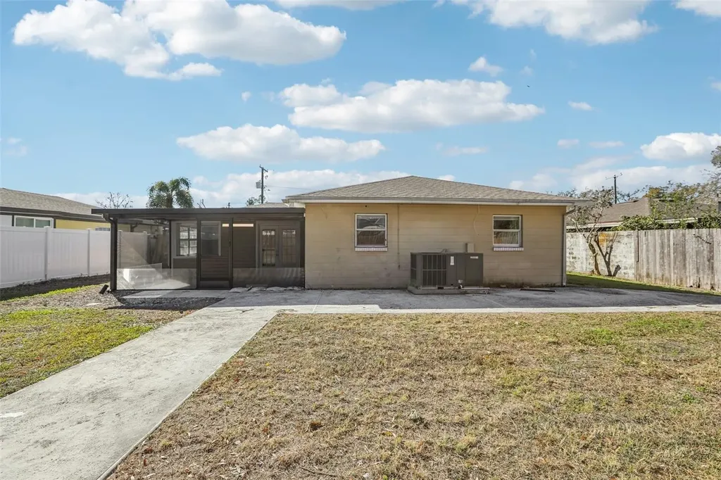 1809 W Crawford Street Tampa FL 33604