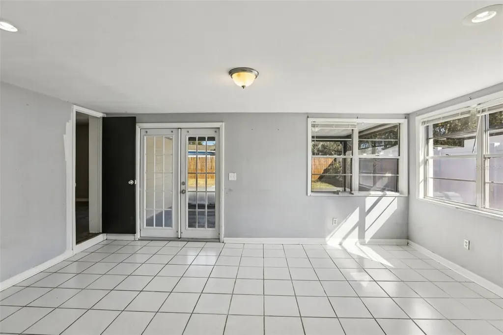 1809 W Crawford Street Tampa FL 33604