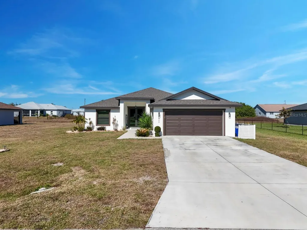 633 Carrillon Avenue S Lehigh Acres FL 33974