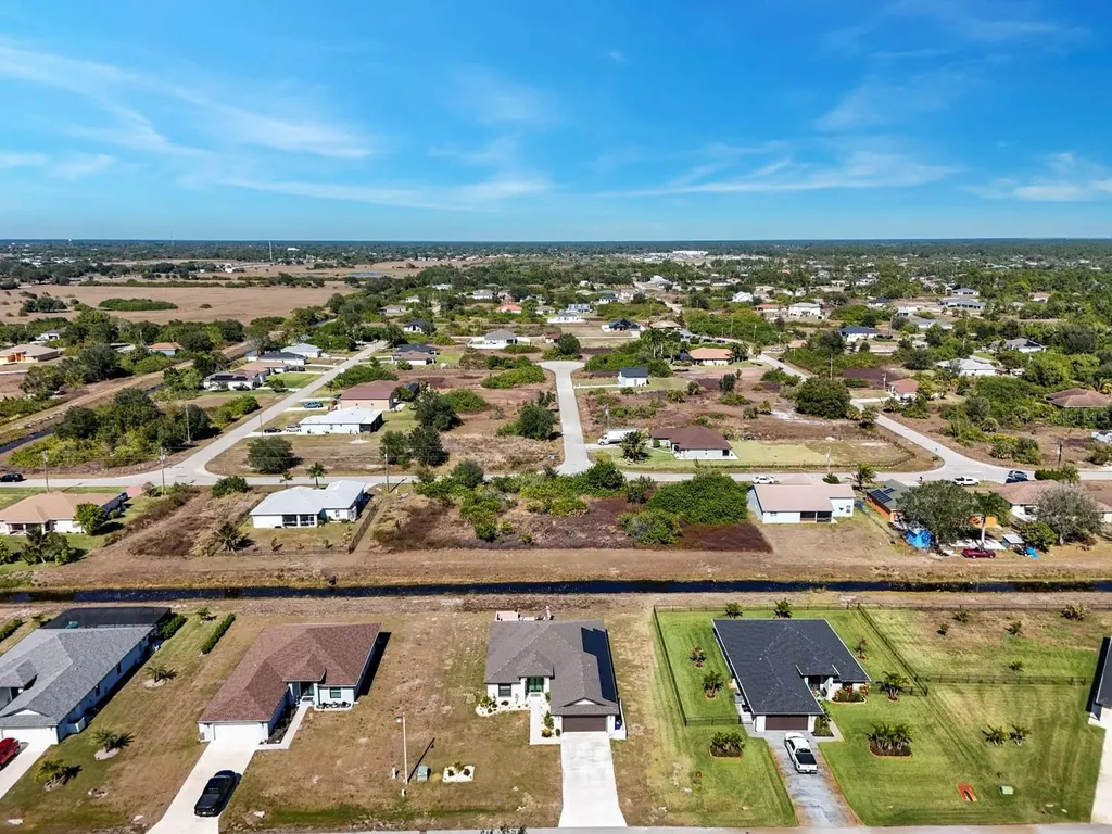 633 Carrillon Avenue S Lehigh Acres FL 33974