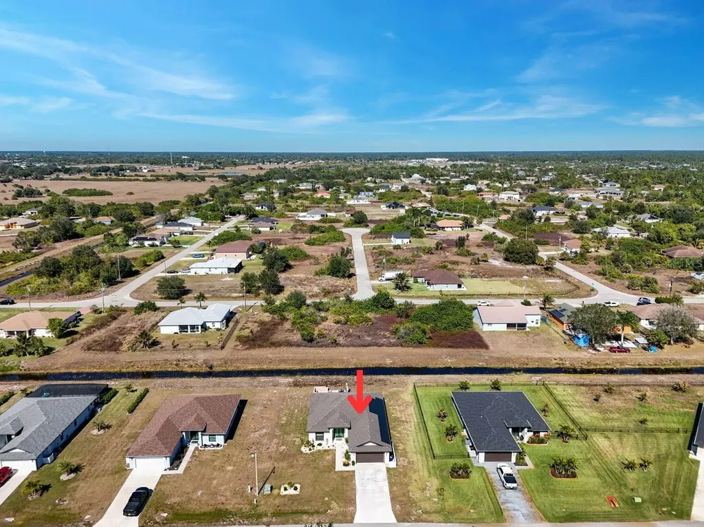 633 Carrillon Avenue S Lehigh Acres FL 33974