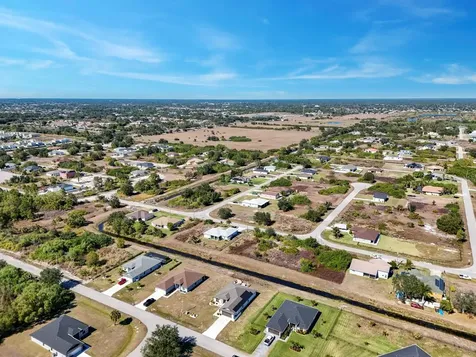 633 Carrillon Avenue S Lehigh Acres FL 33974