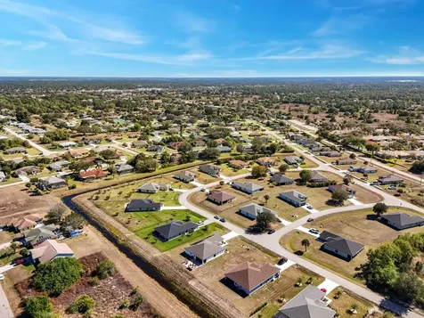 633 Carrillon Avenue S Lehigh Acres FL 33974