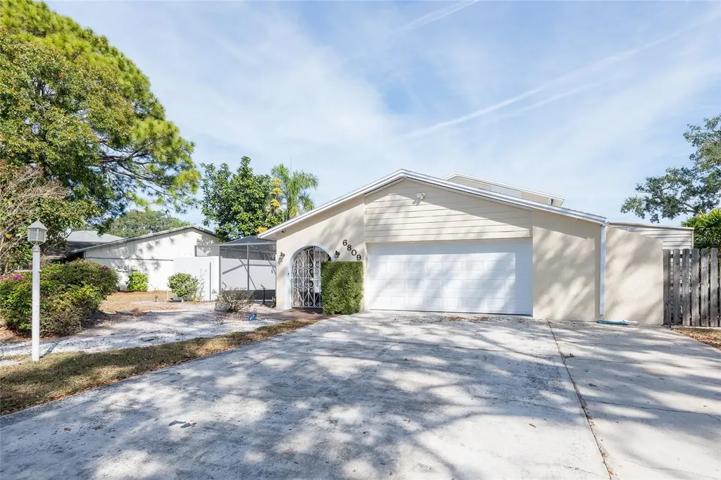 6809 Twelve Oaks Boulevard Tampa FL 33634