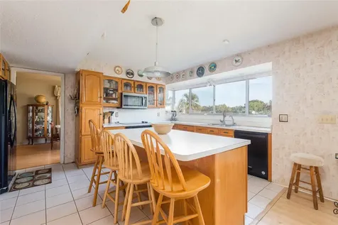 6809 Twelve Oaks Boulevard Tampa FL 33634