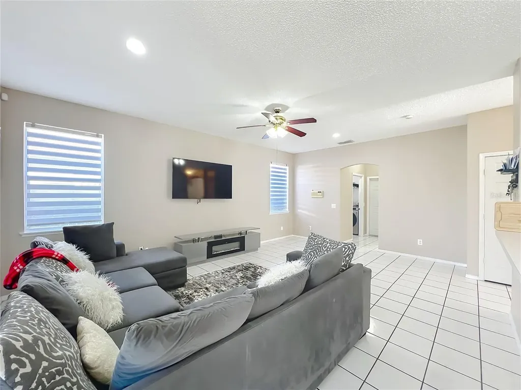 15000 Lake Azure Drive Orlando FL 32824