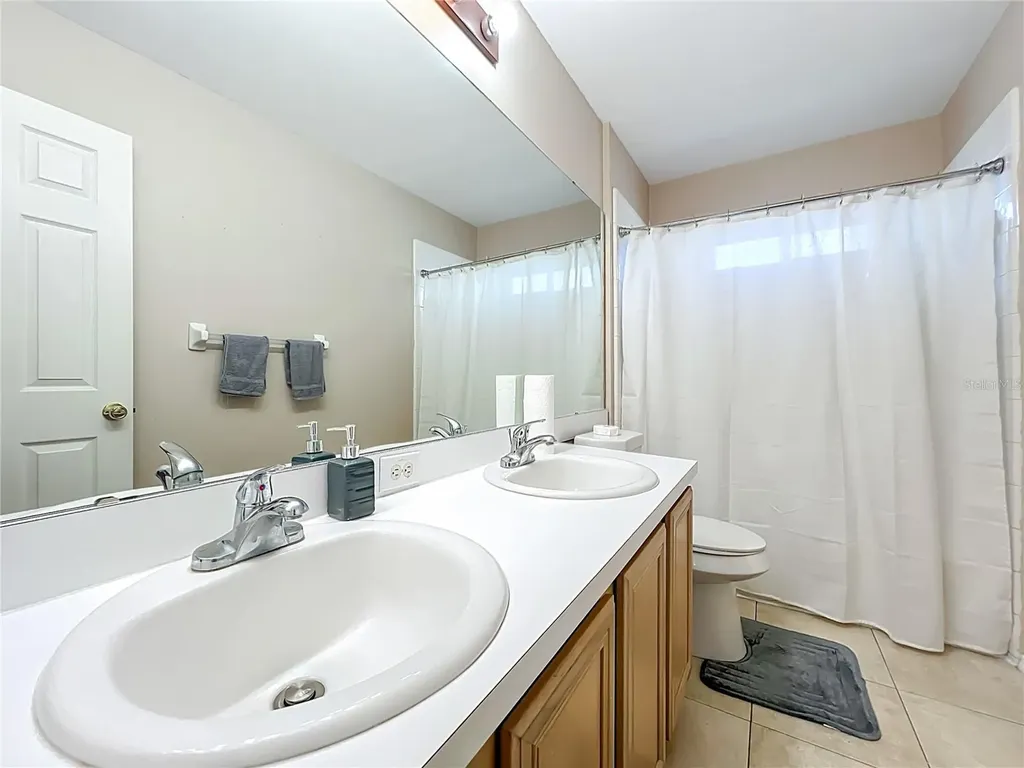 15000 Lake Azure Drive Orlando FL 32824